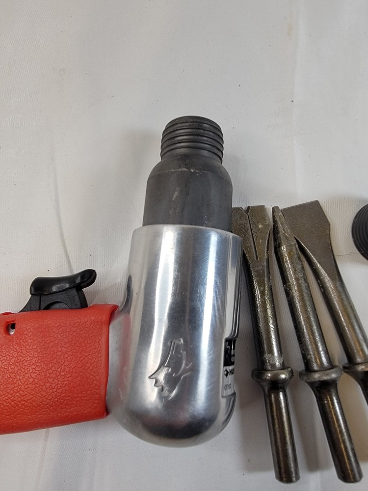 Husky Tools Pneumatic Air Hammer HDT103 w/ Chisel Bits