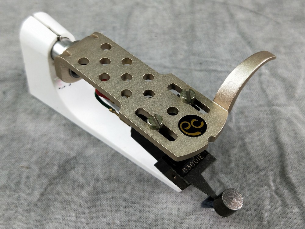 Pickering XEV/3001 Cartridge W/ Headshell In Excellent Condition