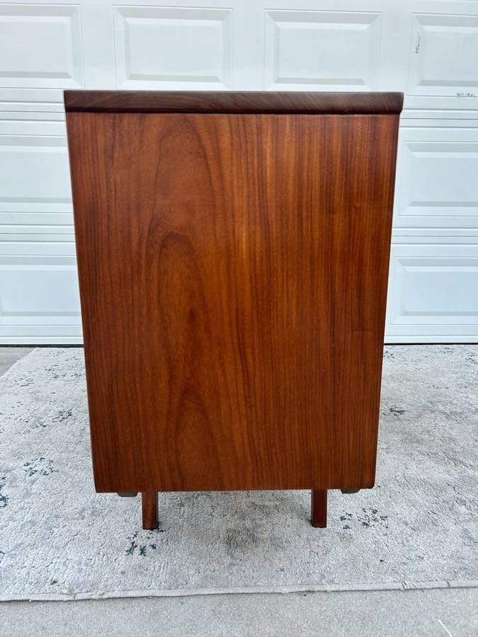 Mid Century Modern Credenza/Sideboard/Buffet