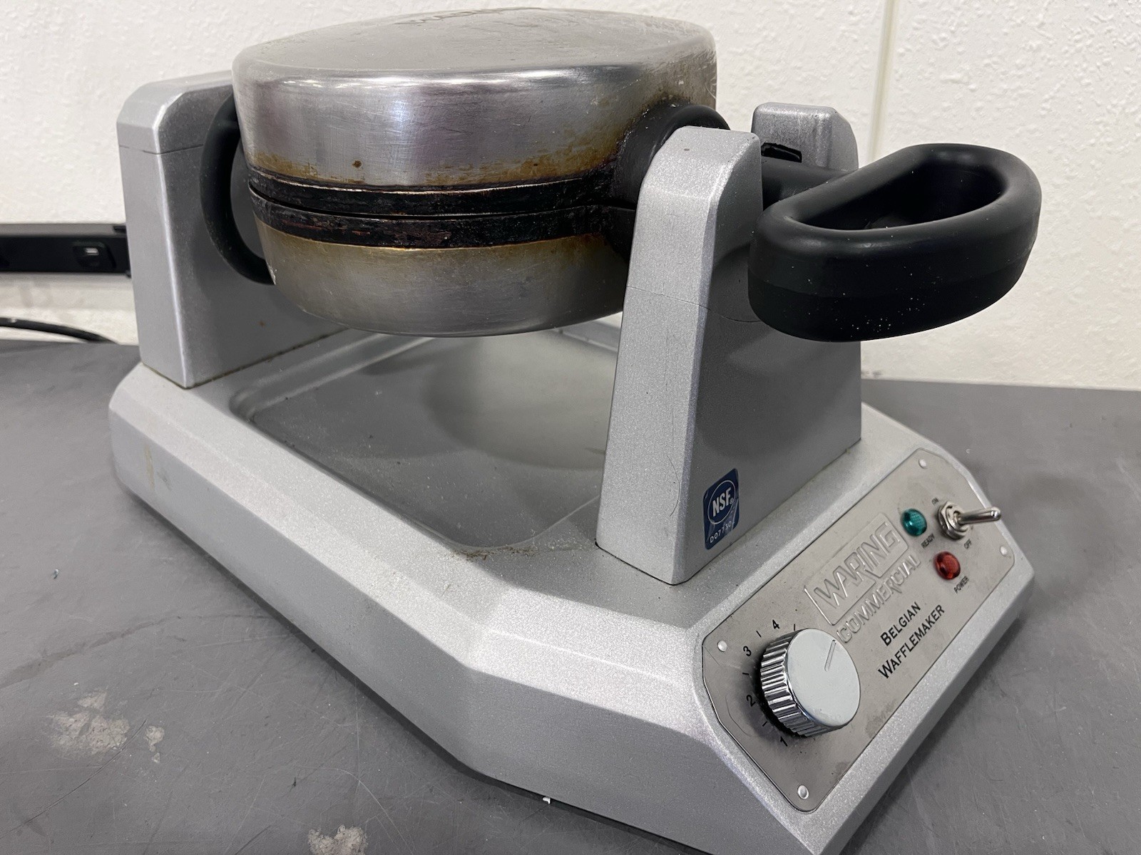 WARING COMMERCIAL BELGIAN WAFFLE MAKER WW180X *READ