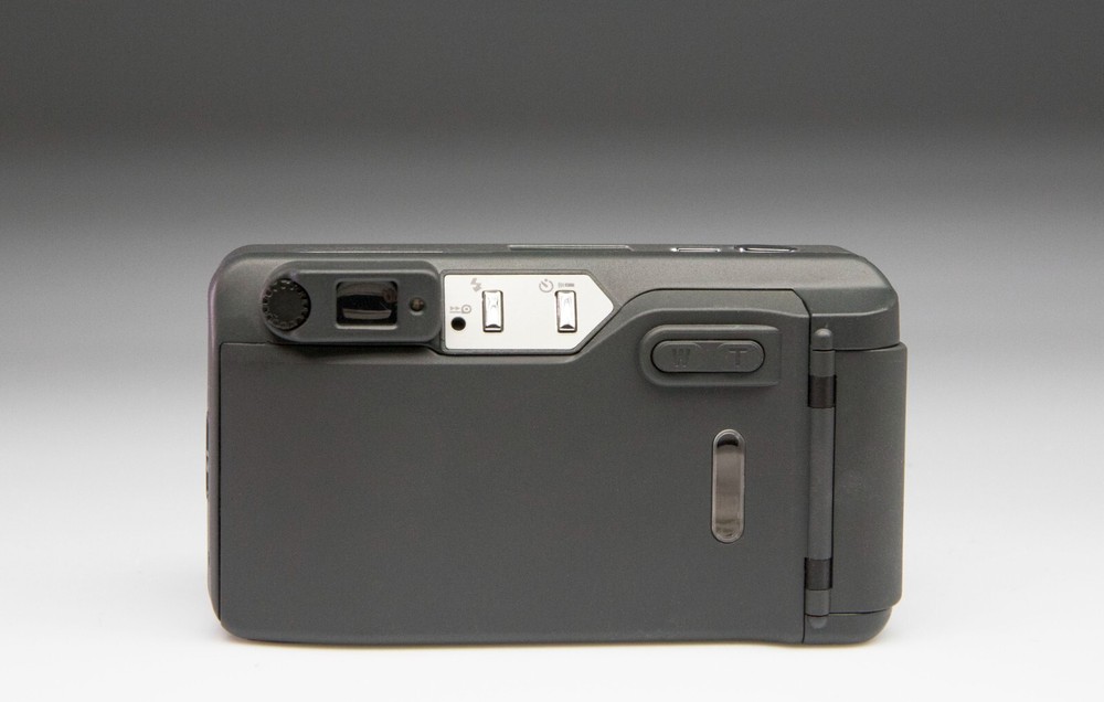 YASHICA BRAVA ZOOMATE 90W