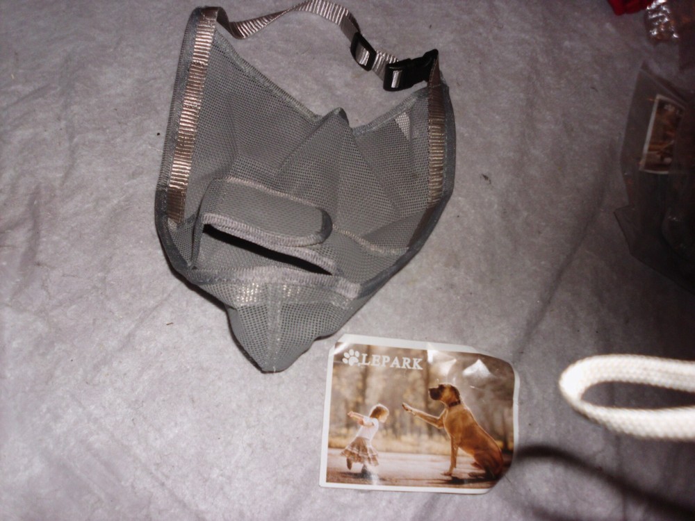 LEPARK Dog Muzzle, SMALL, new