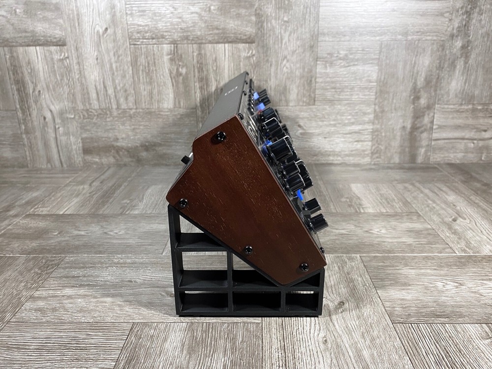 B-STOCK / L40º Universal Stand for Behringer Eurorack Case Synth Modules - BLACK