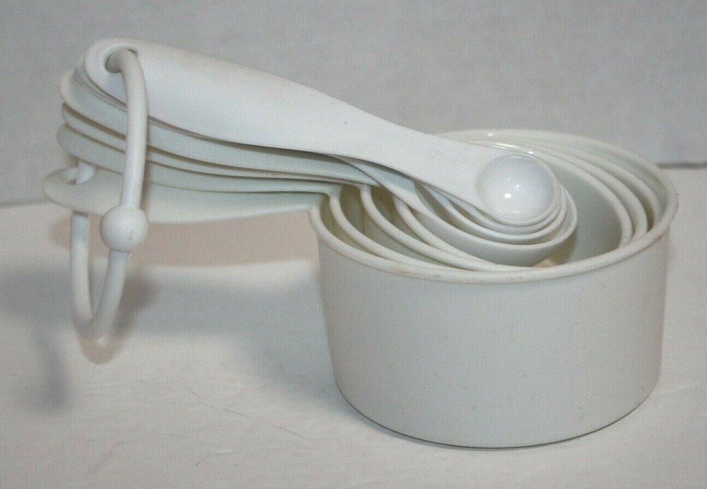 White Plastic 8 Piece Measuring Cup & Spoon Set