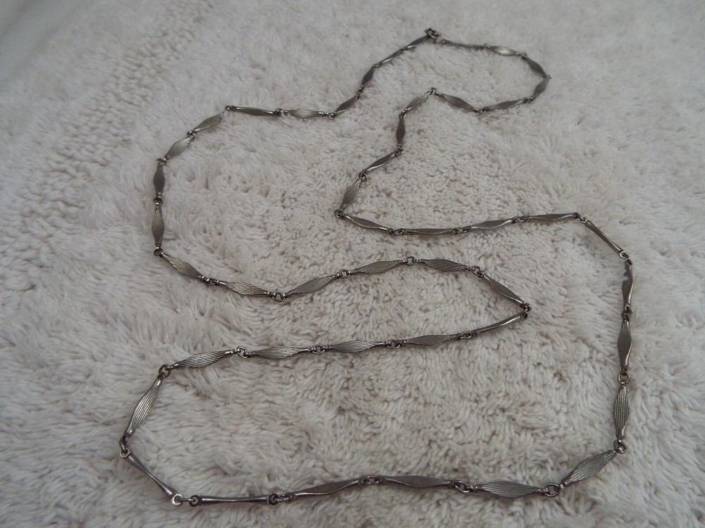 Silvertone Bar Link Chain Necklace (D28)