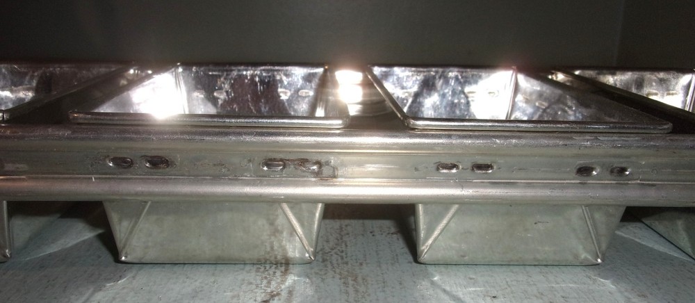 Four Connected Small Steel Loaf Pans Bread Cake Bakeware