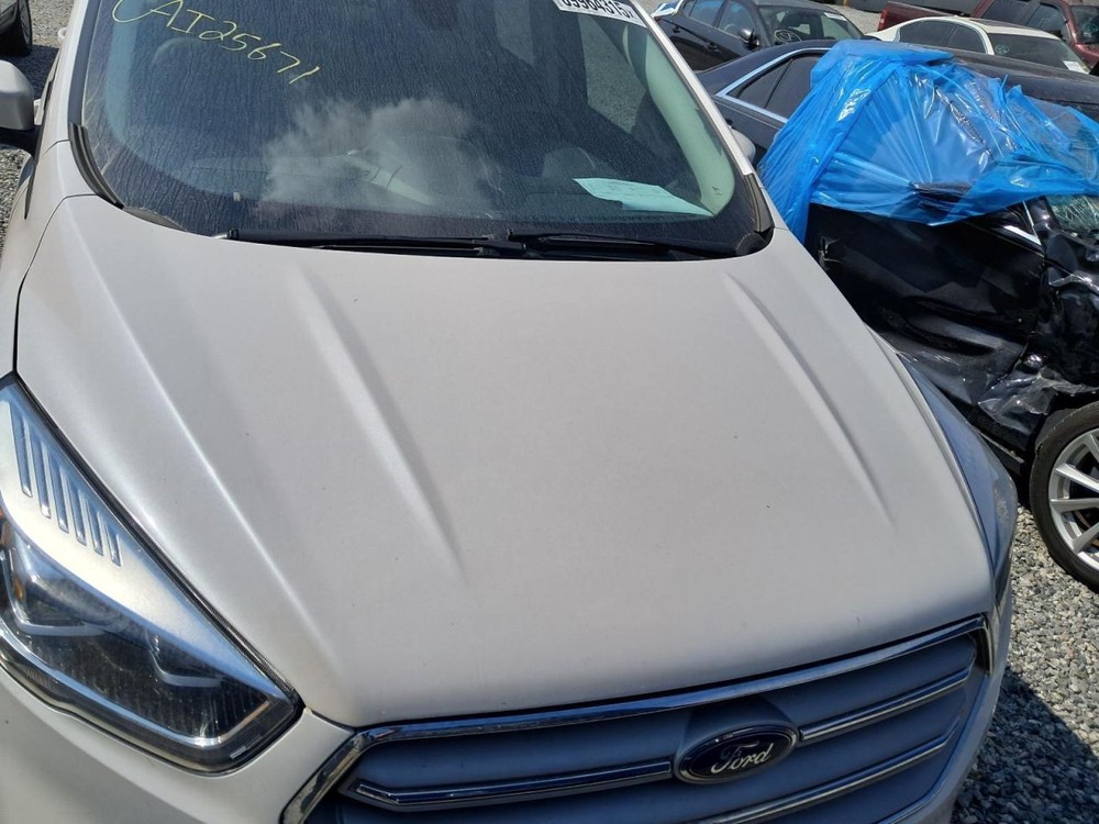 ESCAPE 2018 Glove Box 4800513