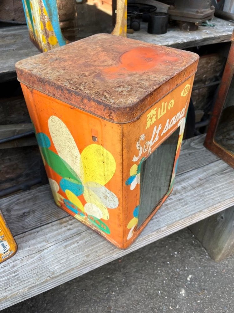 Tin candy cans, candy cases, retro cans, figure cases,
