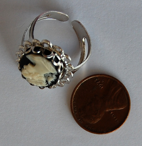 VINTAGE PLASTIC CAMEO RING SILVER COSTUME JEWELRY ADJUSTABLE