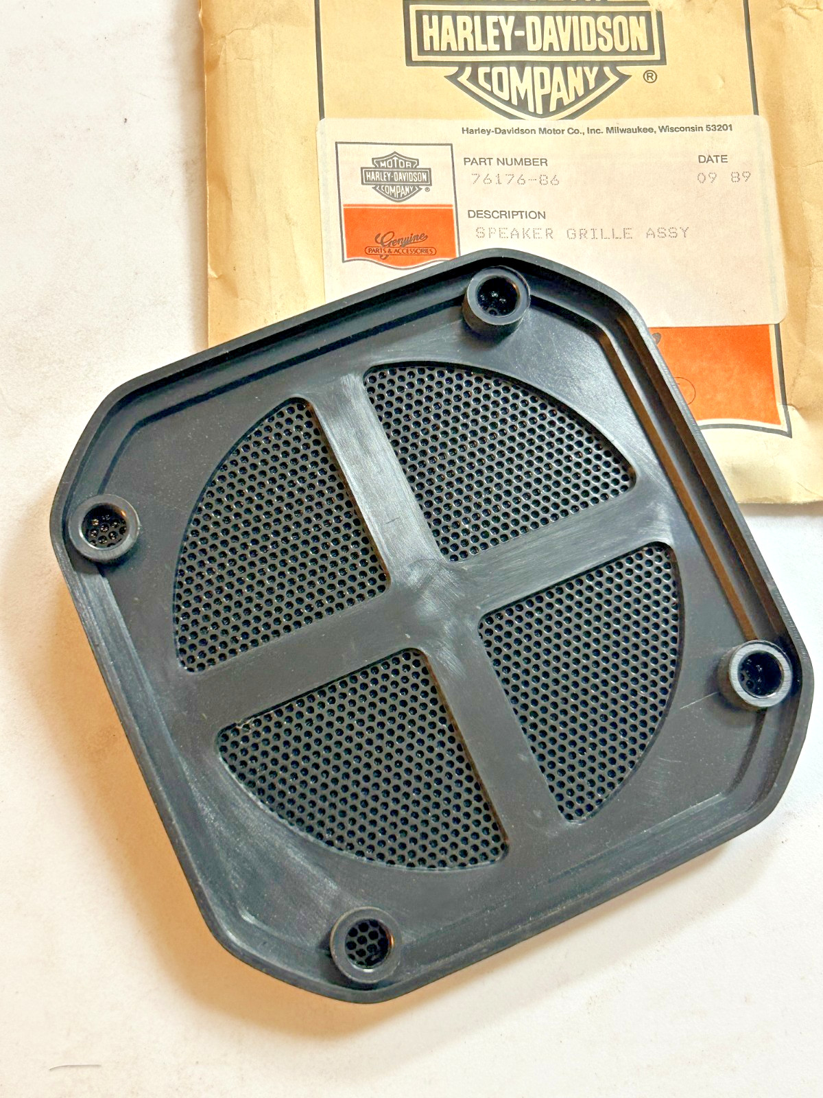 OEM H-D SPEAKER GRILLE ASSY - 76176-86