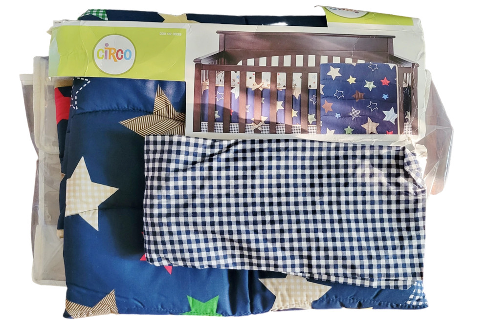 Circo 2pc Comforter & Fitted Sheet Crib Sized Bedding Set - Stars Pattern