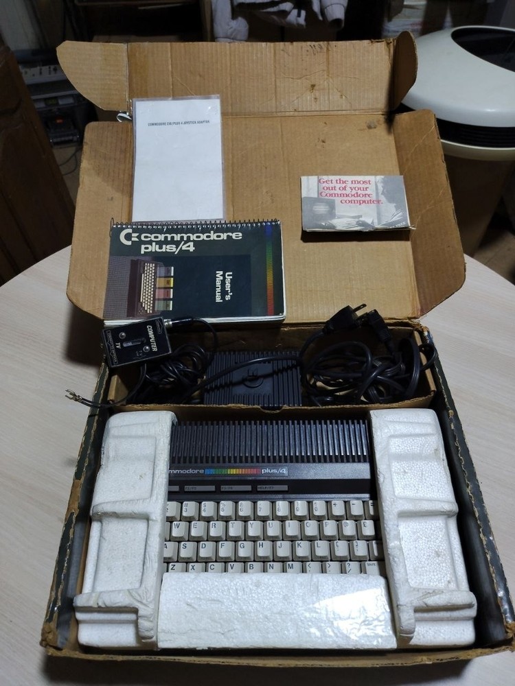 COMMODORE PLUS/4 COMPUTER +4 NTSC Boxed, Vintage