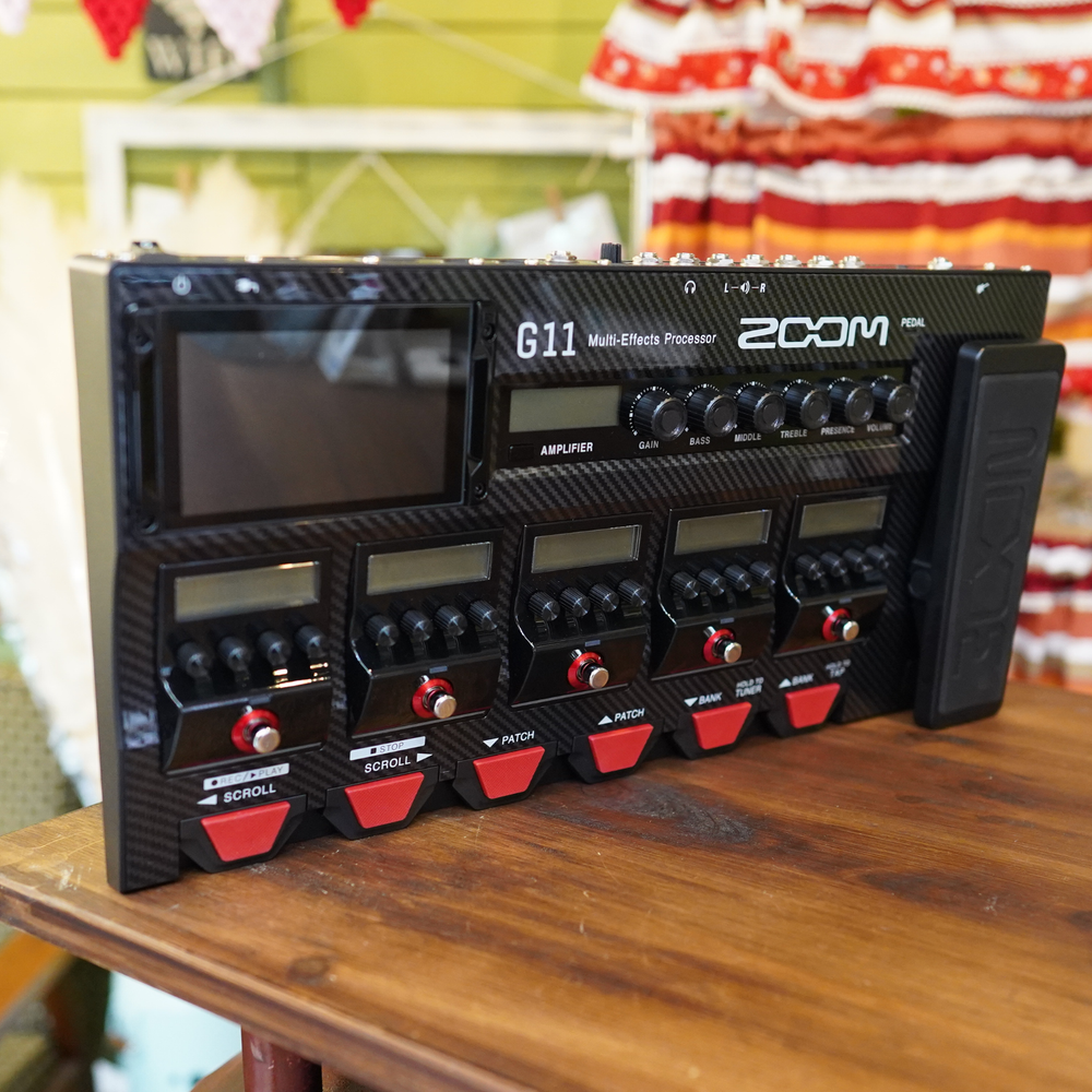 ZOOM G11 Guitar Multi Effects Processor Pedal Brand New