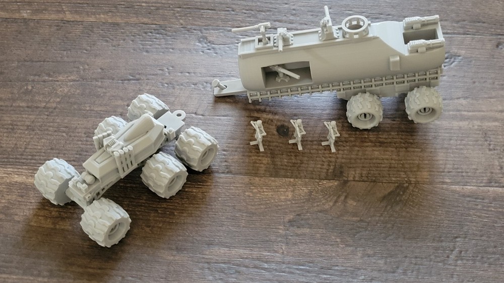BIG HUGE WAR RIG, 3d printed. Wheels do roll.