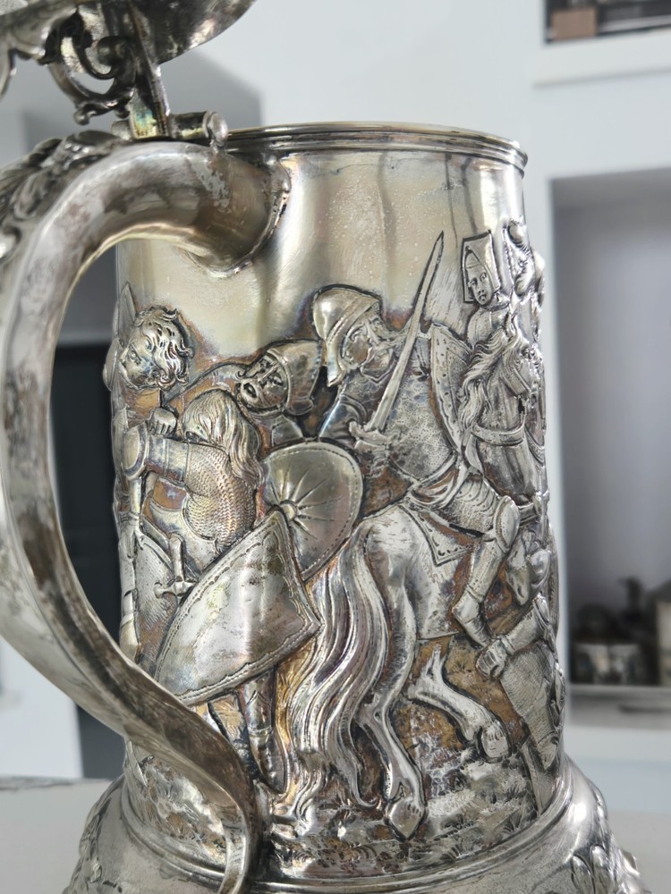 18c LARGE GERMAN SOLID SILVER REPOUSSE TANKARD Partially Gilt, Battle Scene