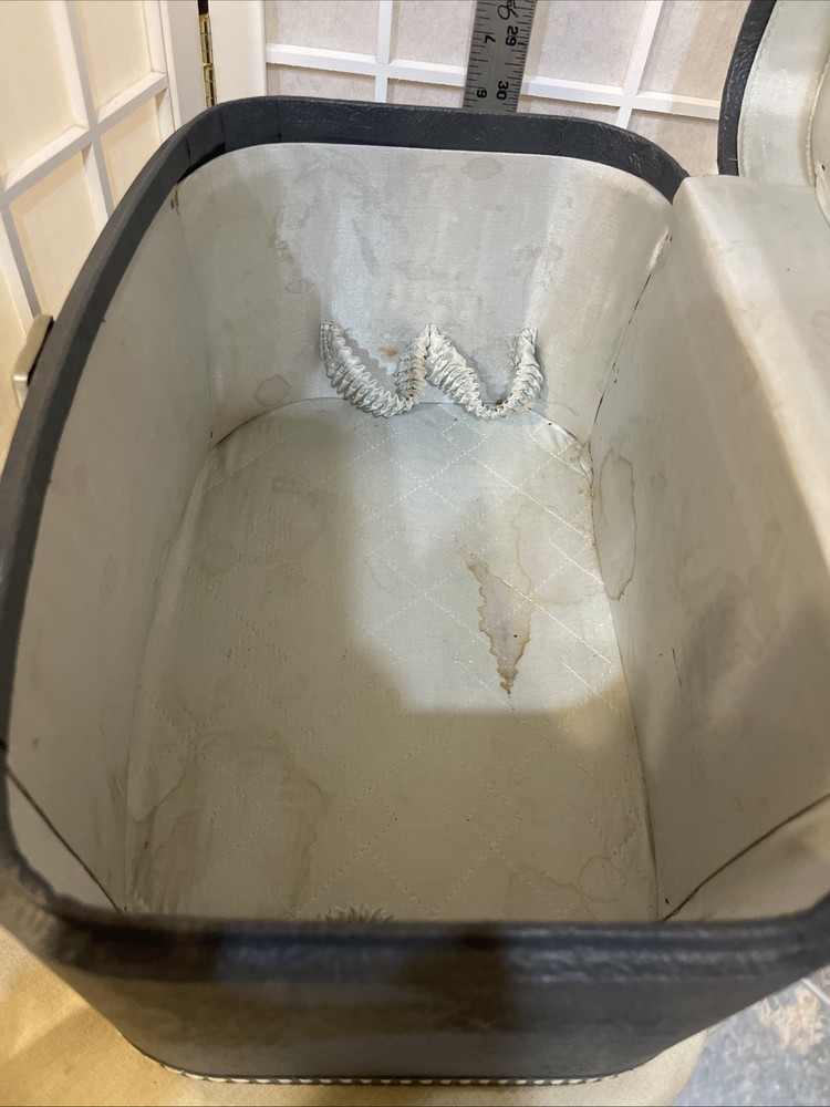 Vintage Carilite Brand Makeup Box.