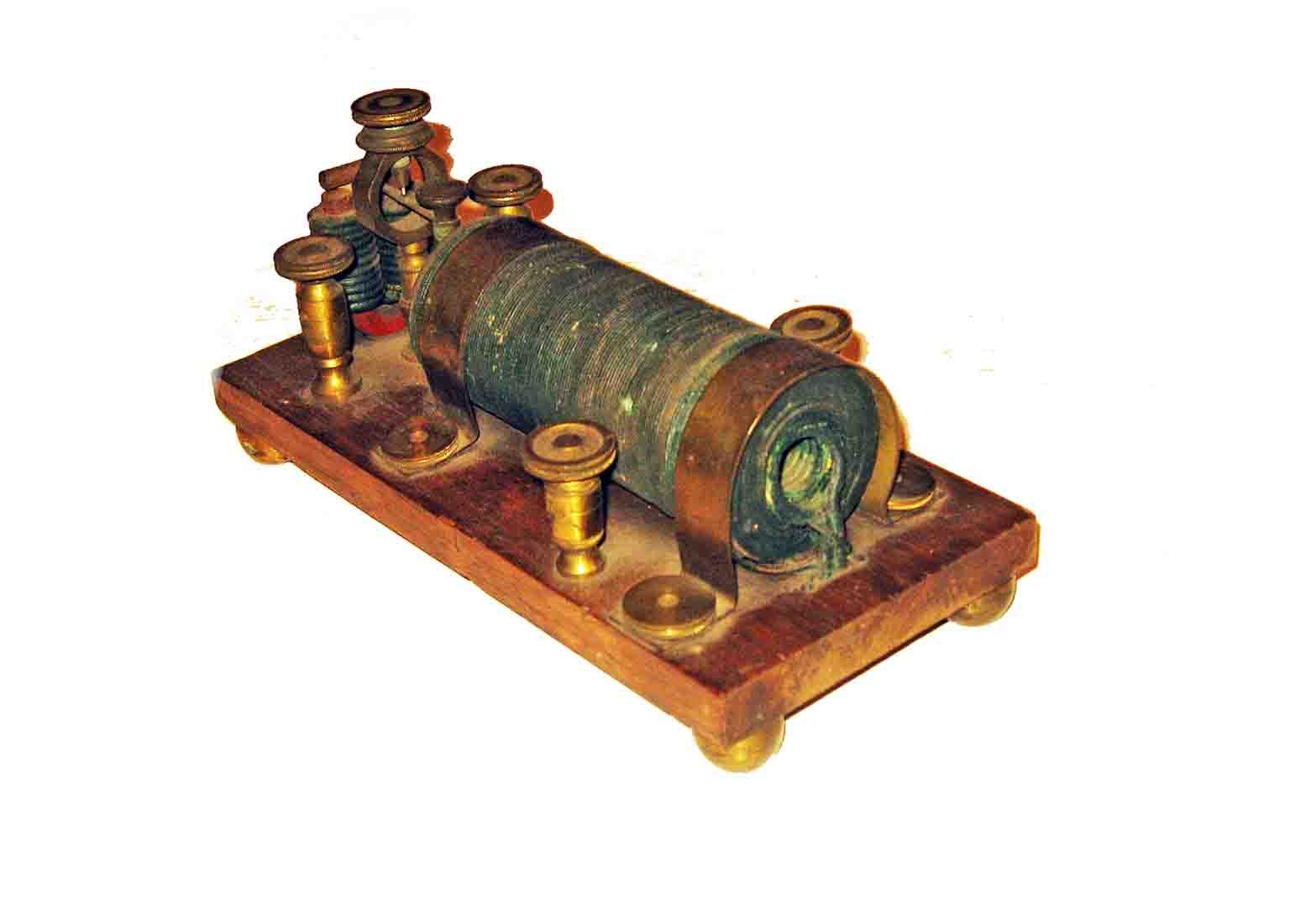 RARE c1845 DANIEL DAVIS Jr Boston QUACK MEDICAL ELECTRICAL COIL /BRASS BALL FEET