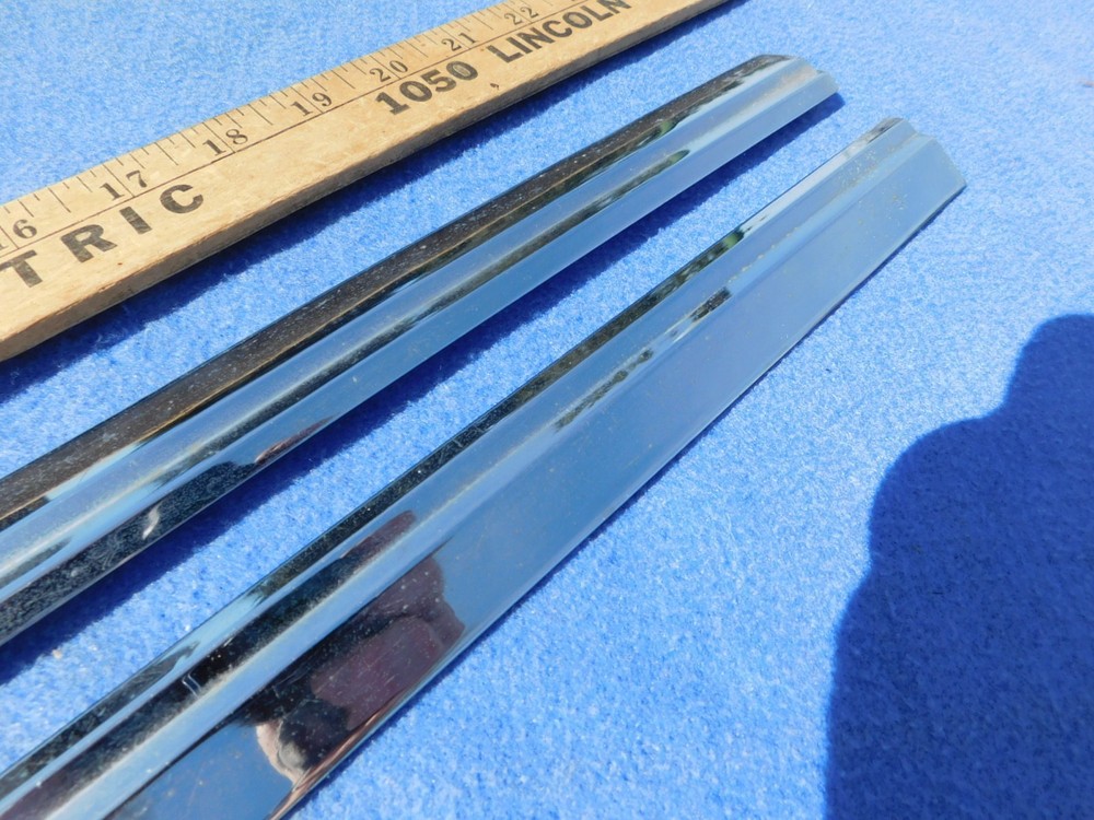 Wurlitzer 3200 Selector Display Window Casting # 130660 - one pair good chrome