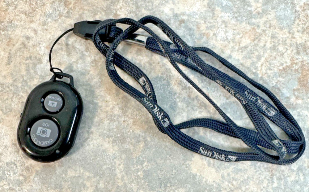 Bluetooth Remote Shutter CAMERA 360 iOS | Android with Scandisk Lanyard