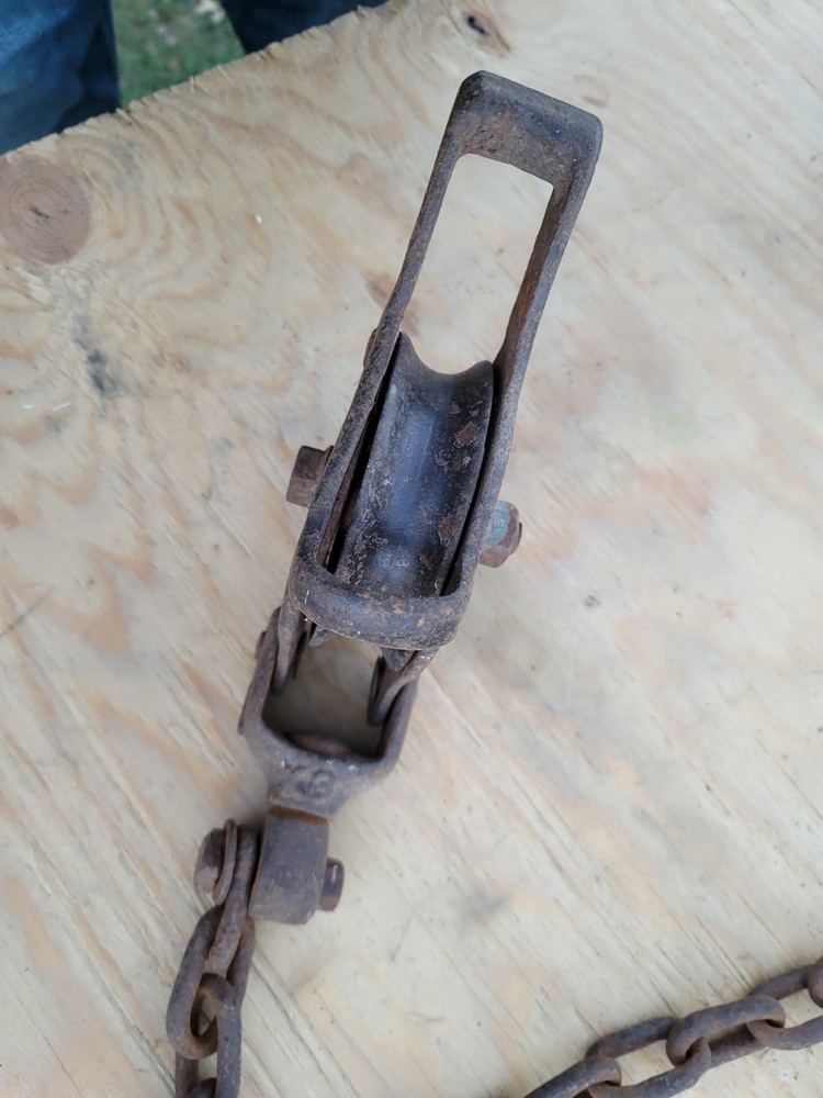 Heavy Duty Pulley And Chain System, Large Hook Opens To Make Loading Easy