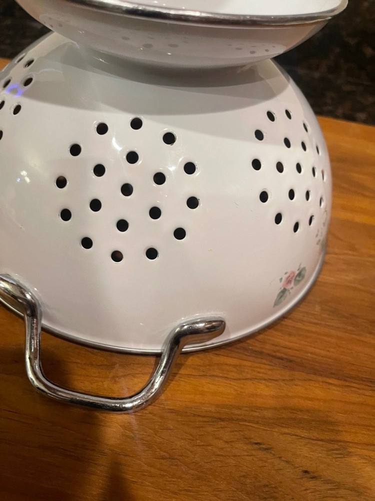 Enamel Pfaltzgraff grapevine colander