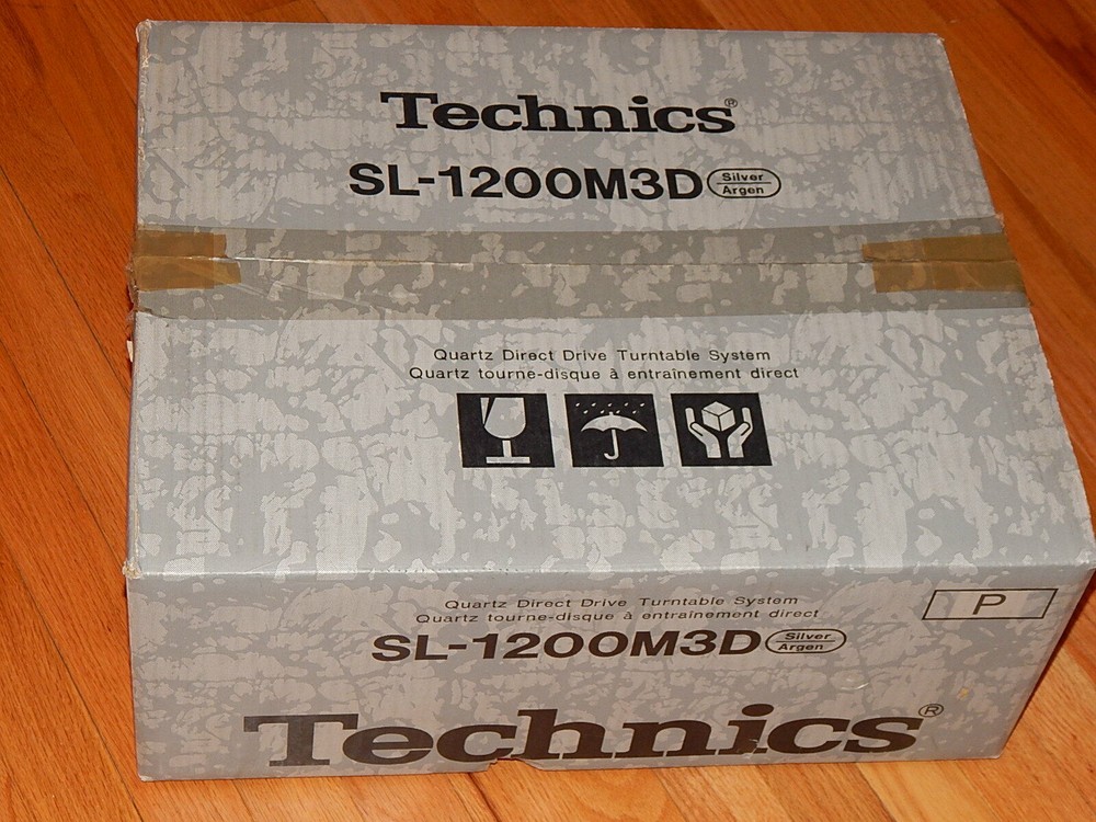 TECHNICS SL-1200M3D TURNTABLE SYSTEM