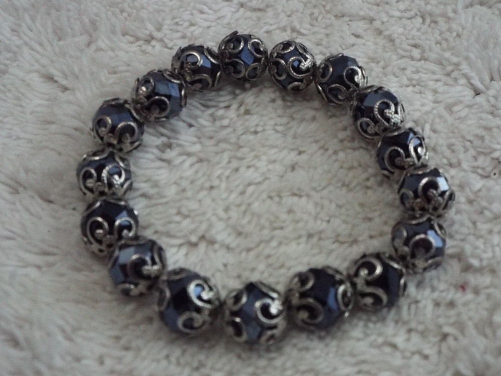 Silvertone Black Bead Stretch Bracelet (A67)
