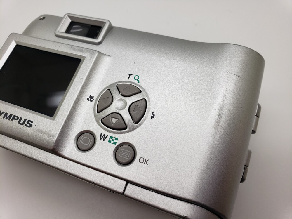 Great Condition Working Olympus Camedia C-2 2.0MP Silver Digital Camera