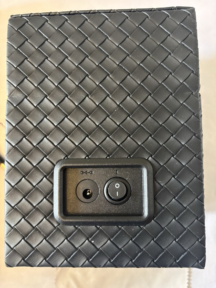 Automatic Rotation Single Watch Winder Plug-In Or Battery Powered