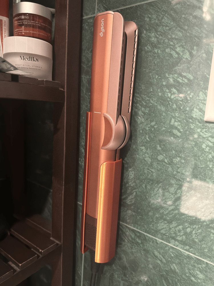 Dyson Airstrait holder