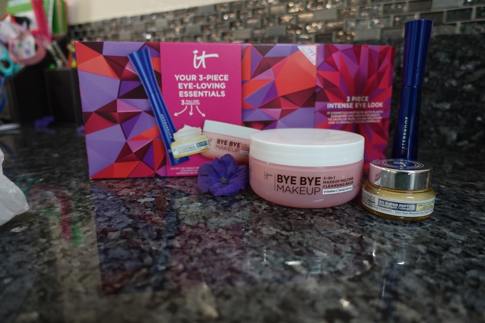 It cosmetics your 3 piece eye loving essentials new in box