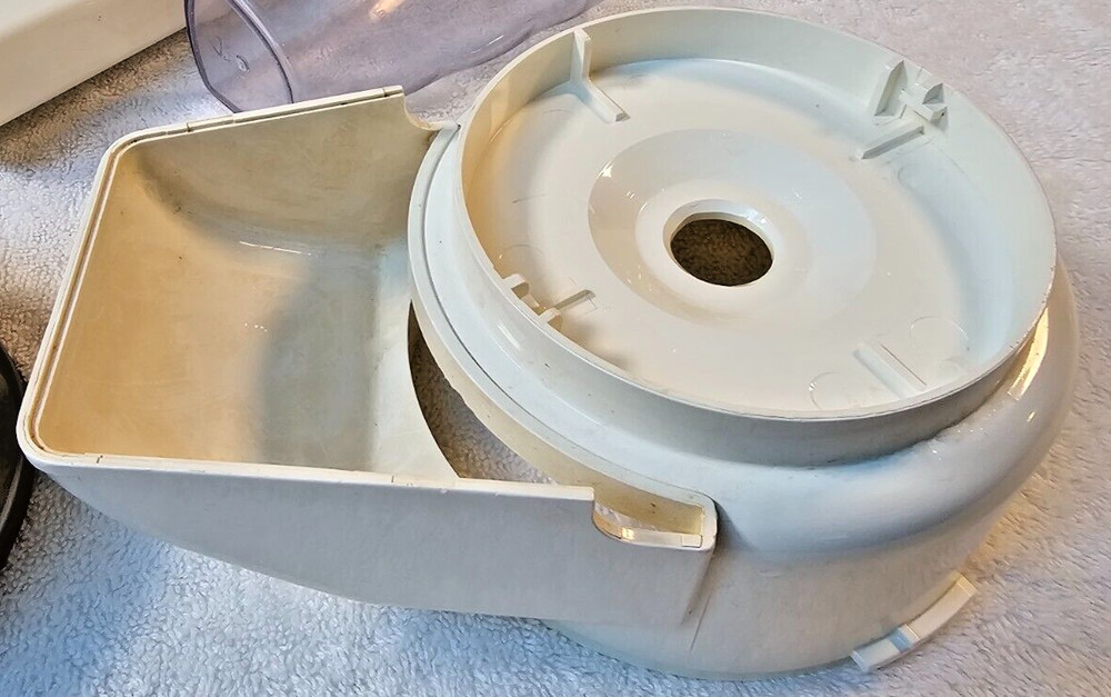 Sunbeam Oskar Food Processor Accessories 14081 Replacement Part - Flow Chute