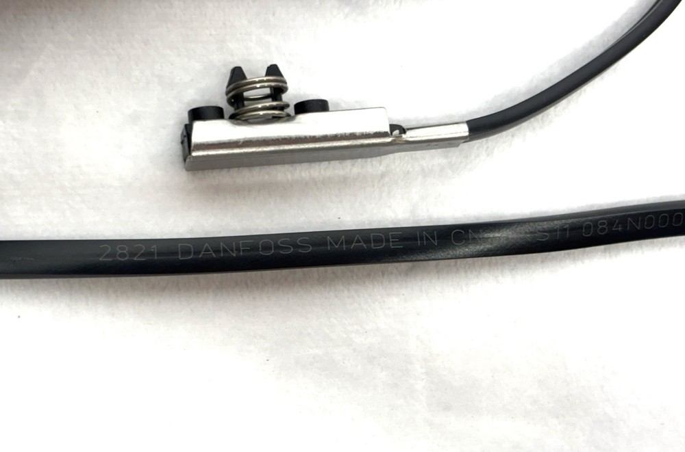 2PCS Danfoss AKS 11 PT1000 Temperature Sensor 1.5m, New