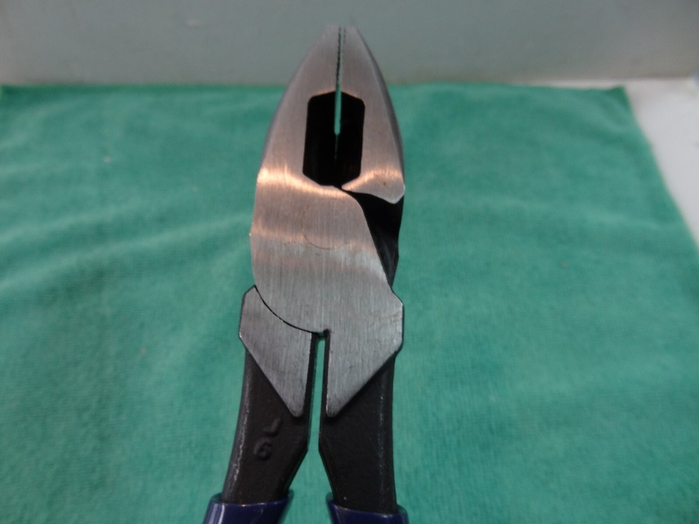 Klein Tools D213-9NE - Lineman's Pliers 9" High Leverage Side Cutting Pliers