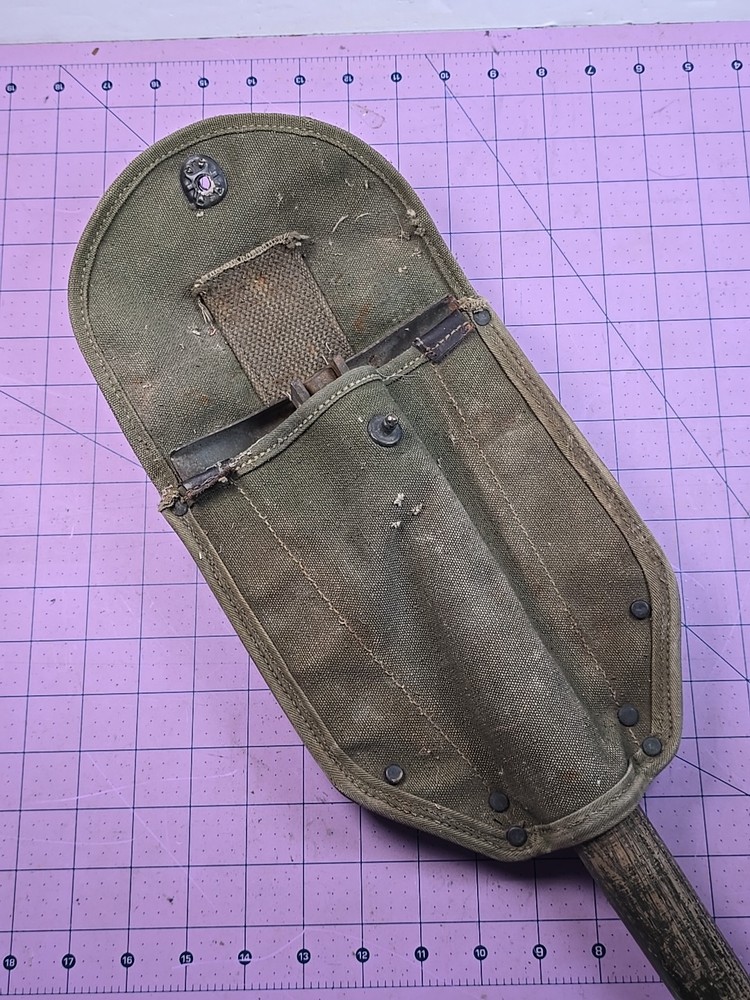 ORIGINAL WWII US ARMY M1943 COMBAT FIELD FOLDING SHOVEL - DATED 1945 AMES