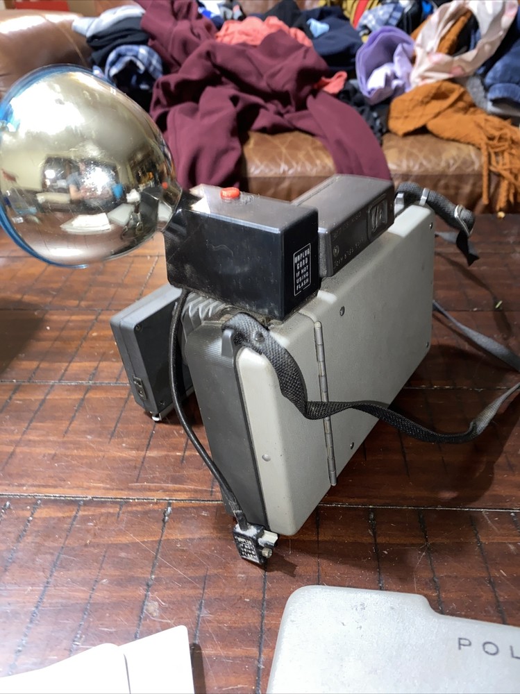 Vintage Polaroid Automatic 104 Land Camera with flash Not Tested