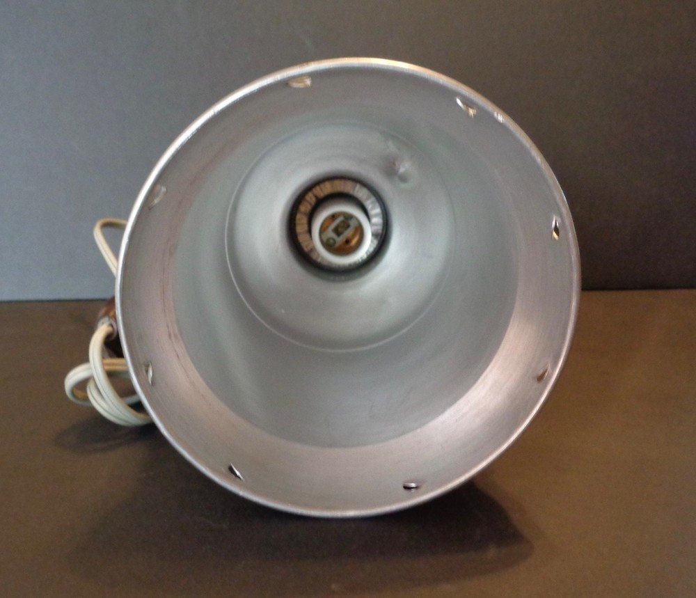 VINTAGE ALUMINUM PHOTOGRAPHY STUDIO STAGE LIGHT