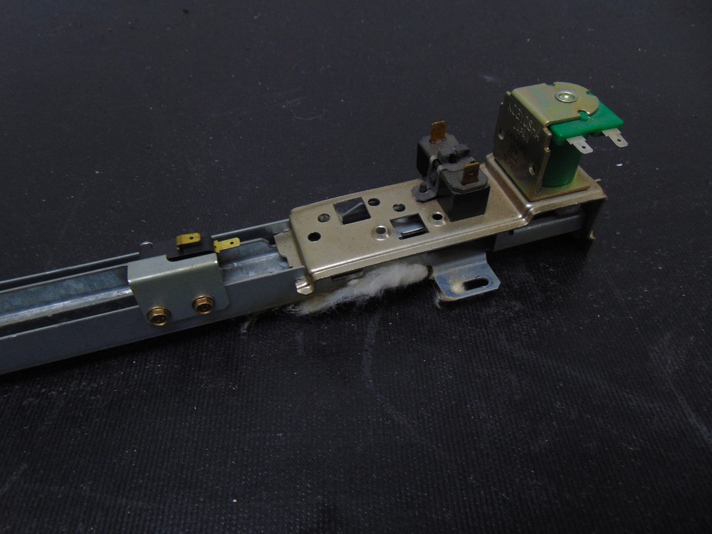 GE Range JBP24G0J4AD Latch Assembly