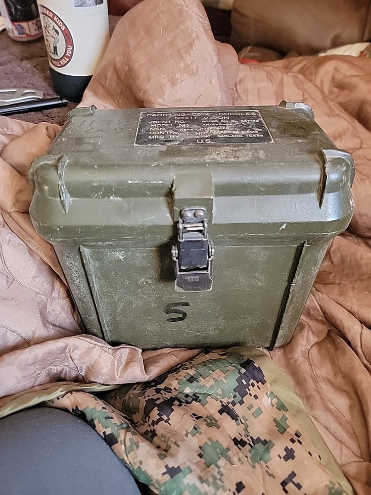 1 Vintage AN-PVS-5A Night Vision Goggles Carrying Case Storage No Strap