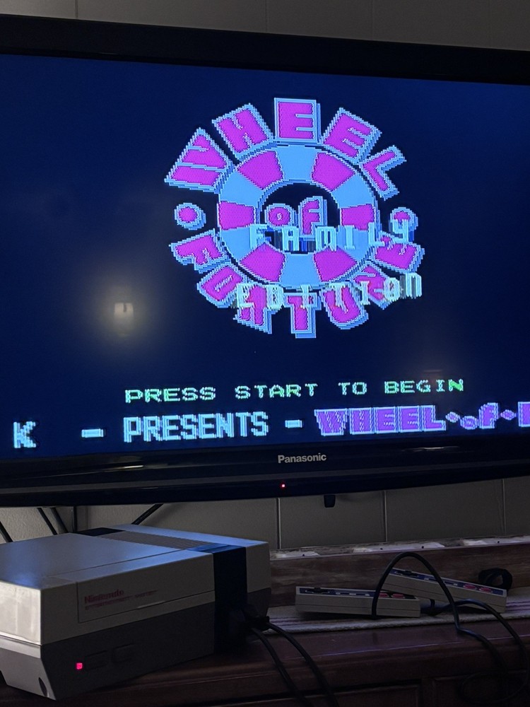 Nintendo NES-001 Console Bundle W/ 10 Games, 2 Controllers & Zapper