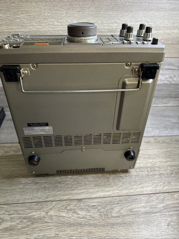 Kenwood R-5000 AM SSB CW Ham Shortwave Receiver Powers Up