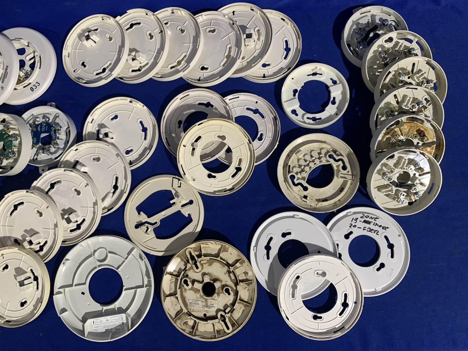 Lot of 100+ EST Edwards ADT SIGA-COS SIGA-PCD etc. Smoke Detectors Base etc READ