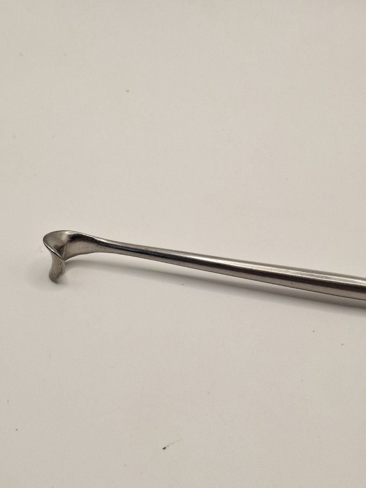 V. Mueller Cushing Retractor NL1003