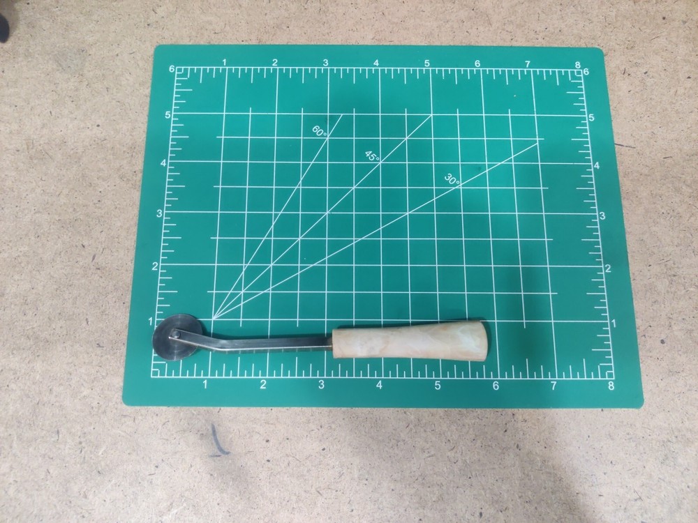 VINTAGE DRITZ TRACING WHEEL BAKELITE PERFORATING TOOL MARBLED BAKLITE HANDLE