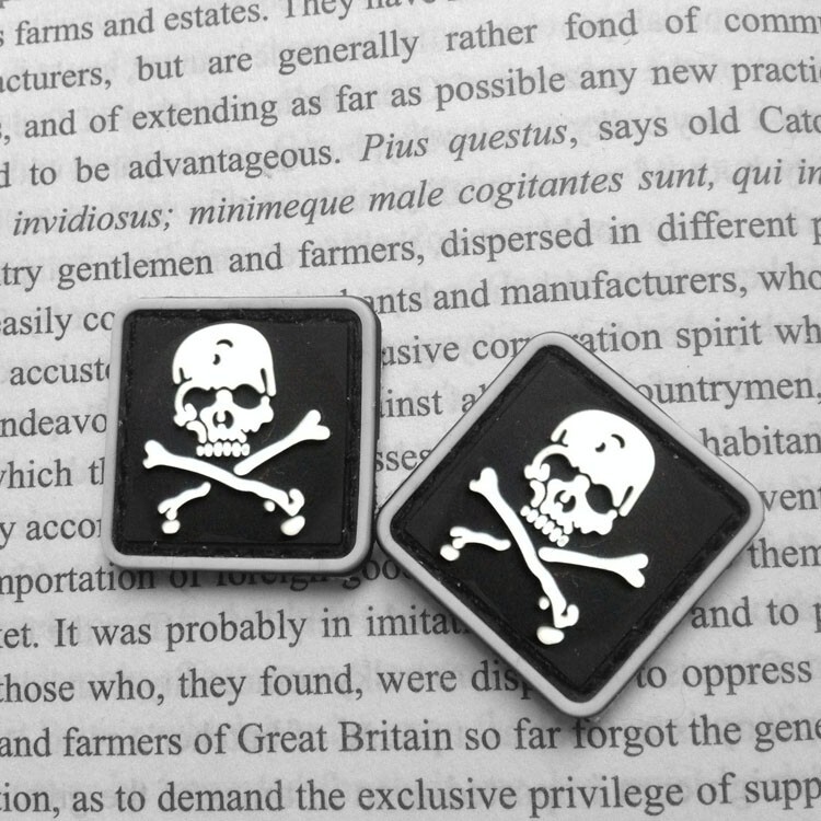 2 PCS MINI 3D PVC DEVIL DEATH PIRATE BONE SKULL FLAG RUBBER HOOK LOOP PATCH GLOW