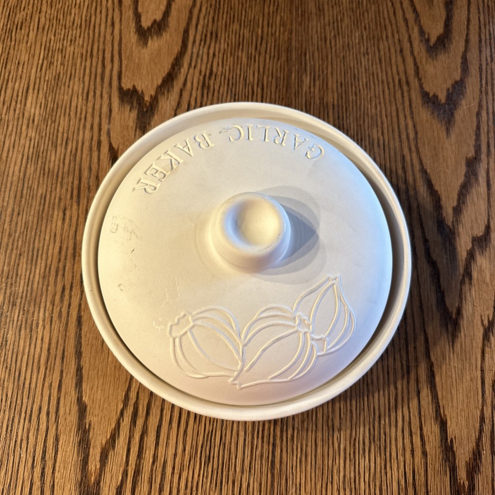 Superstone Sassafras Garlic Baker Ceramic 7.5”