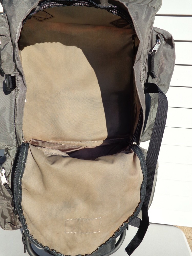 VINTAGE HIGH ADVENTURE HIKING EXTERNAL FRAME BACKPACK
