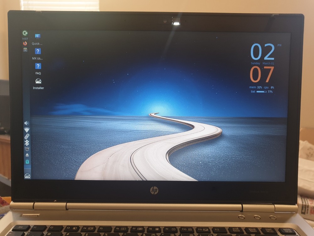 Linux MX V25.1, Xfce, 64-bit, Bootable Live and Install USB Flash Drive