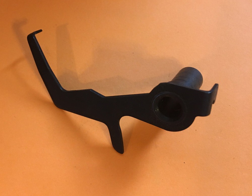 *NOS* 513127-SINGER-THREAD PICKER ASSEMBLY-FREE SHIPPING*