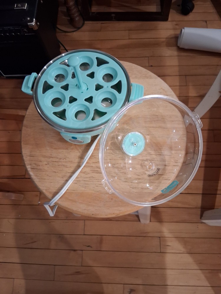 DASH EGG COOKER W MANUAL